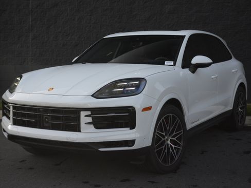 Certified 2024 Porsche Cayenne S AWD/4WD image 1