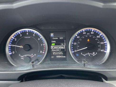 Used 2019 Toyota Highlander LE image 25