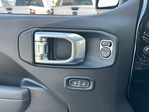 Used 2024 Jeep Wrangler Unlimited Rubicon AWD/4WD image 34