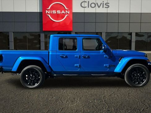Used 2023 Jeep Gladiator Overland AWD/4WD image 9