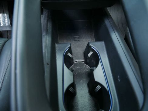 Used 2025 Porsche Macan 4 Electric image 27