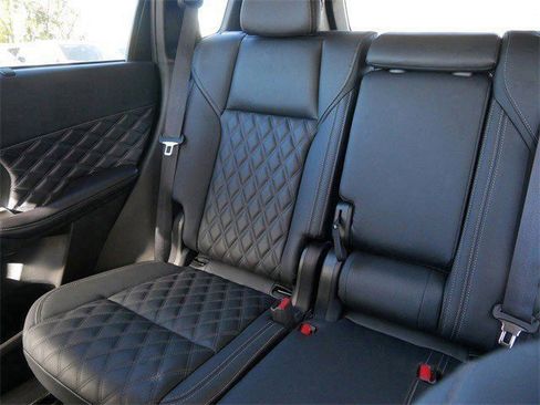 Used 2025 Mitsubishi Outlander SEL image 13