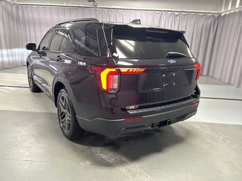 Used 2025 Ford Explorer ST-Line w/ ST-Line Street Pack image 5