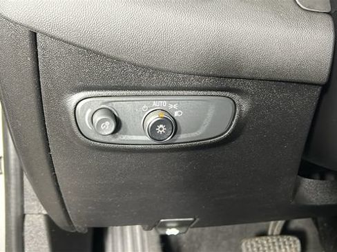 Used 2019 Chevrolet Equinox LT FWD image 19