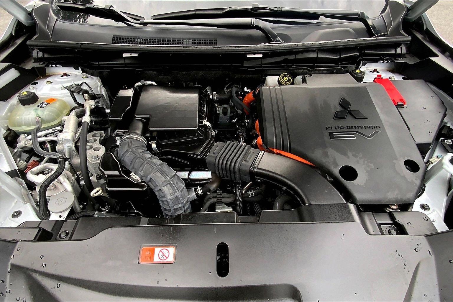Used 2025 Mitsubishi Outlander 4WD Plug-In Hybrid image 11