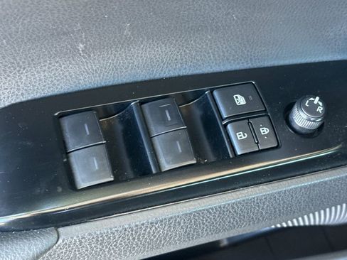 Used 2025 Toyota Camry SE FWD image 18