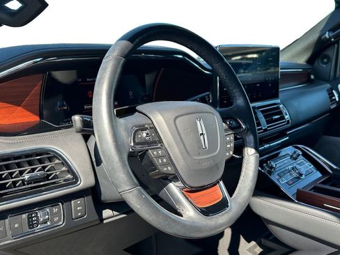 Used 2022 Lincoln Navigator Reserve AWD/4WD image 13