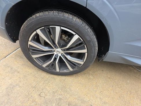 Used 2023 Volvo XC60 B5 Plus image 5