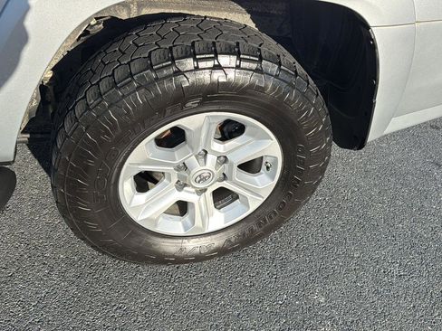 Used 2016 Toyota 4Runner SR5 Premium image 33