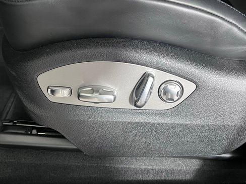 Certified 2026 Porsche Macan AWD/4WD image 30