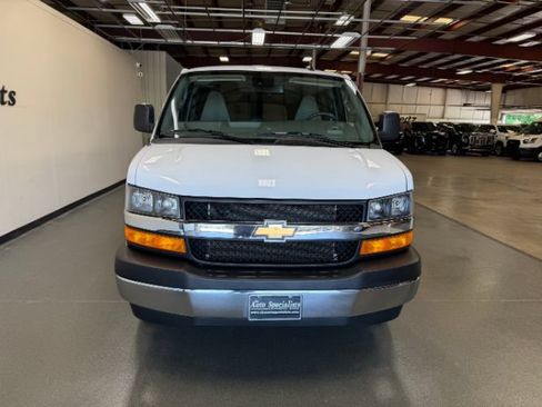 Used 2025 Chevrolet Express 3500 LT w/ LT Preferred Equipment Group RWD image 4
