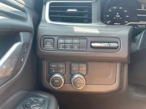 Used 2023 GMC Yukon Denali AWD/4WD image 18