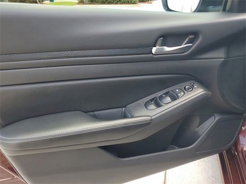 Used 2024 Nissan Altima 2.5 SV image 17