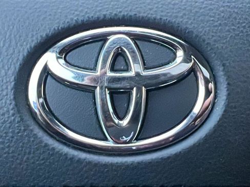 Used 2021 Toyota Highlander XLE image 33