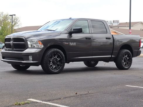Used 2017 RAM 1500 Express w/ Express Value Package AWD/4WD image 11