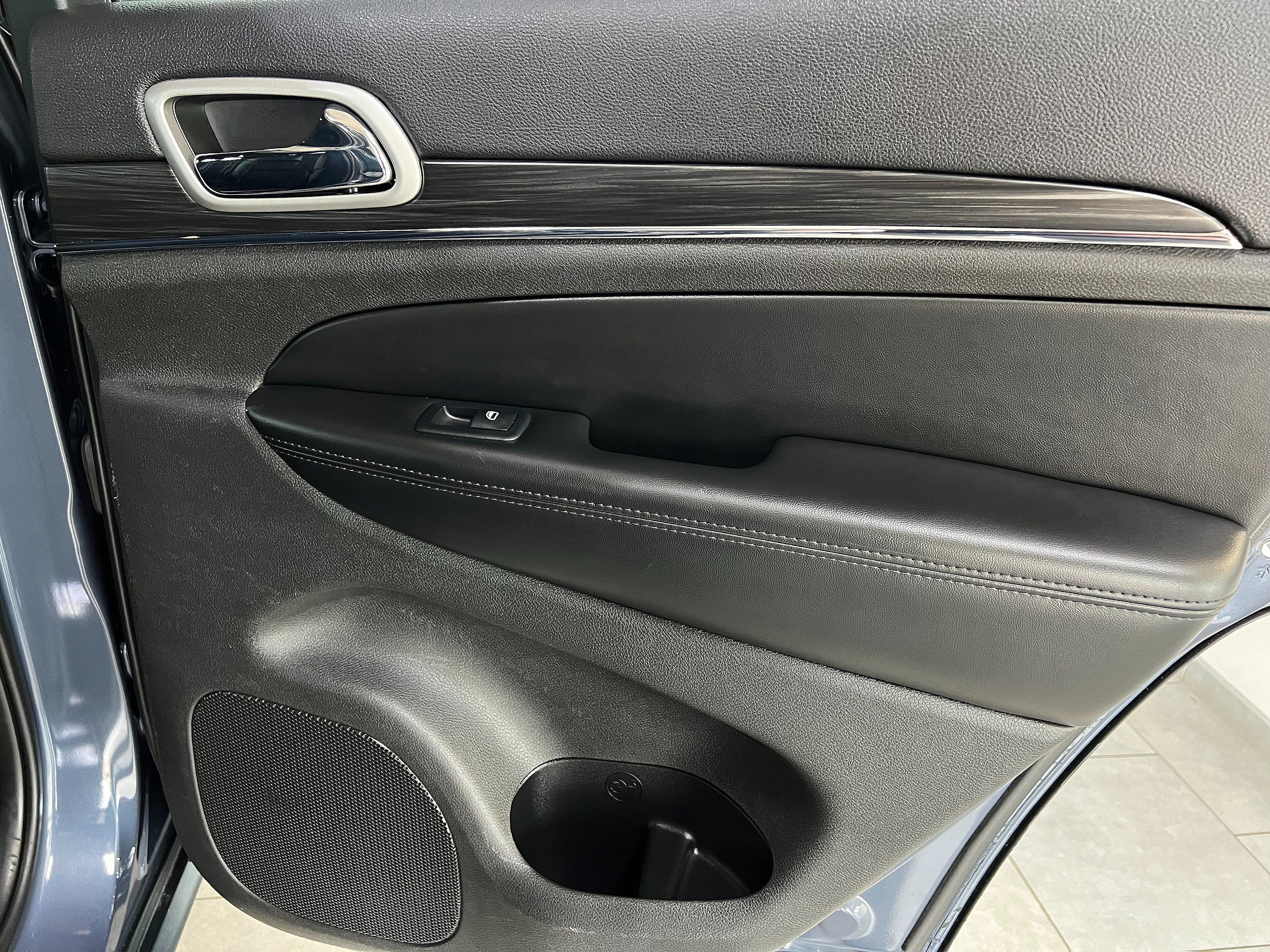 Used 2019 Jeep Grand Cherokee Limited AWD/4WD image 27