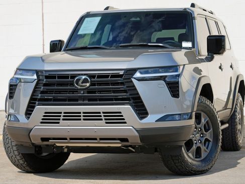 Used 2024 Lexus GX 550 AWD/4WD image 3