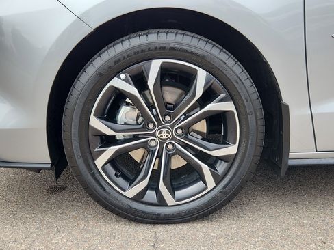 Used 2025 Toyota Sienna Platinum FWD image 20