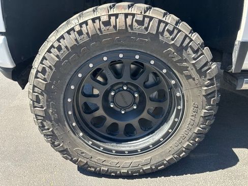 Used 2019 Chevrolet Silverado 1500 High Country w/ Technology Package AWD/4WD image 10