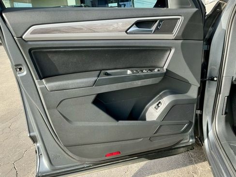 Used 2020 Volkswagen Atlas Cross Sport SE w/ Towing Package image 42