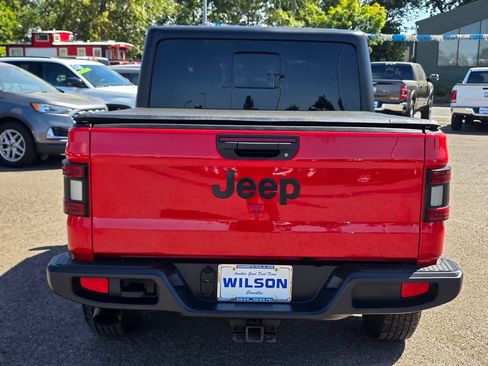 Used 2024 Jeep Gladiator Sport AWD/4WD image 8