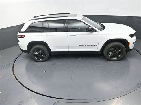 New 2025 Jeep Grand Cherokee Limited image 16