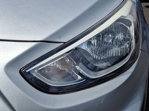 Used 2015 Hyundai Accent GS FWD image 11