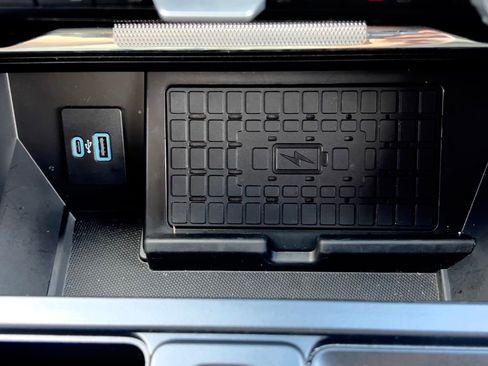 Used 2024 Ford F150 Platinum w/ FX4 Off-Road Package image 37