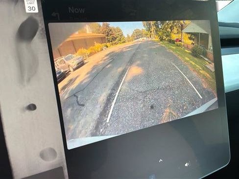 Used 2022 Tesla Model Y Long Range AWD/4WD image 28