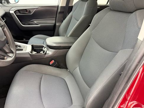 Used 2020 Toyota RAV4 LE FWD image 26