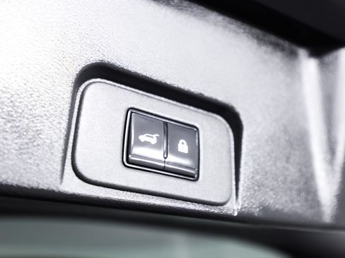 Used 2025 Nissan Rogue SV FWD image 15