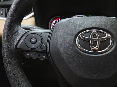 Used 2025 Toyota RAV4 LE AWD/4WD image 19