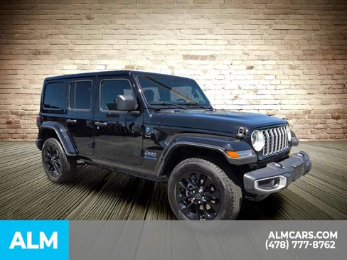 Used 2025 Jeep Wrangler Unlimited Sahara w/ Safety Group AWD/4WD image 23