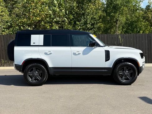 Used 2023 Land Rover Defender 110 S AWD/4WD image 7