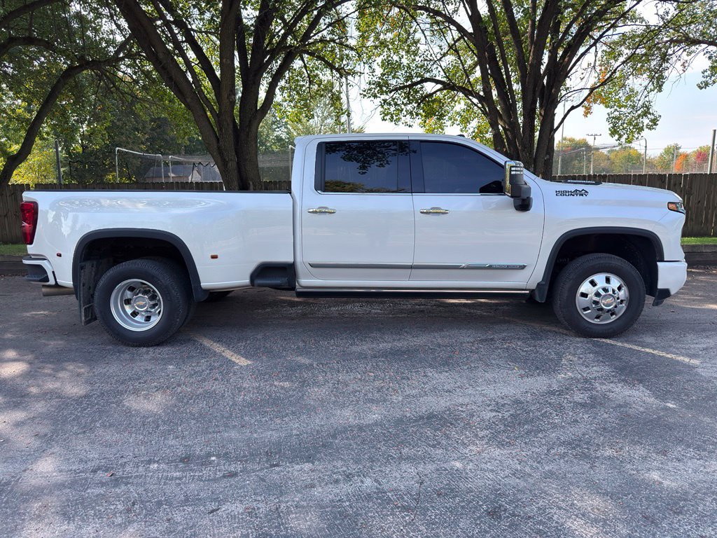 Used 2025 Chevrolet Silverado 3500 High Country w/ High Country Premium Package AWD/4WD image 15