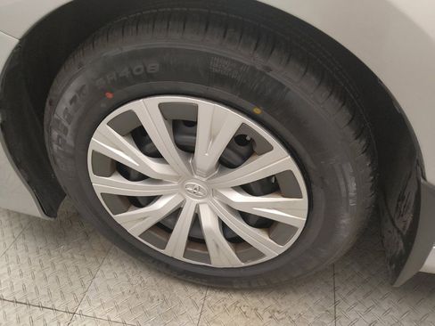 Used 2018 Toyota Camry FWD image 31