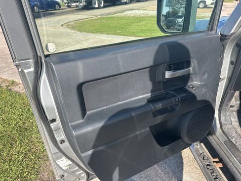 Used 2011 Toyota FJ Cruiser 2WD w/ Convenience Pkg image 7