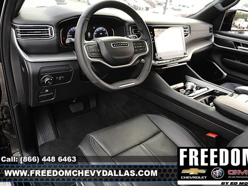 Used 2025 Jeep Wagoneer L Series II AWD/4WD image 6