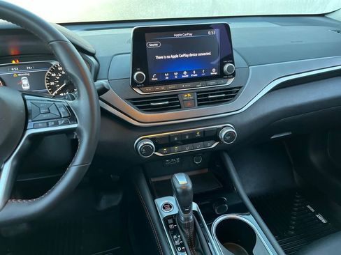 Used 2023 Nissan Altima 2.5 SR FWD image 18