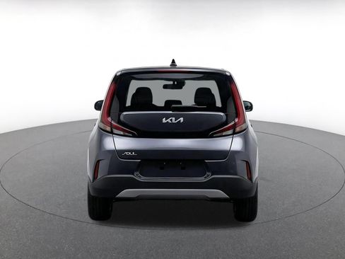 Used 2025 Kia Soul LX w/ LX Technology Package FWD image 8