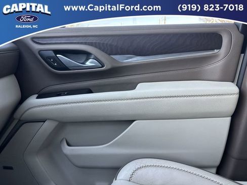 Used 2021 GMC Yukon XL Denali w/ Denali Premium Package image 28