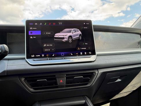 Used 2026 Volkswagen Tiguan SE w/ Panoramic Sunroof Package AWD/4WD image 24