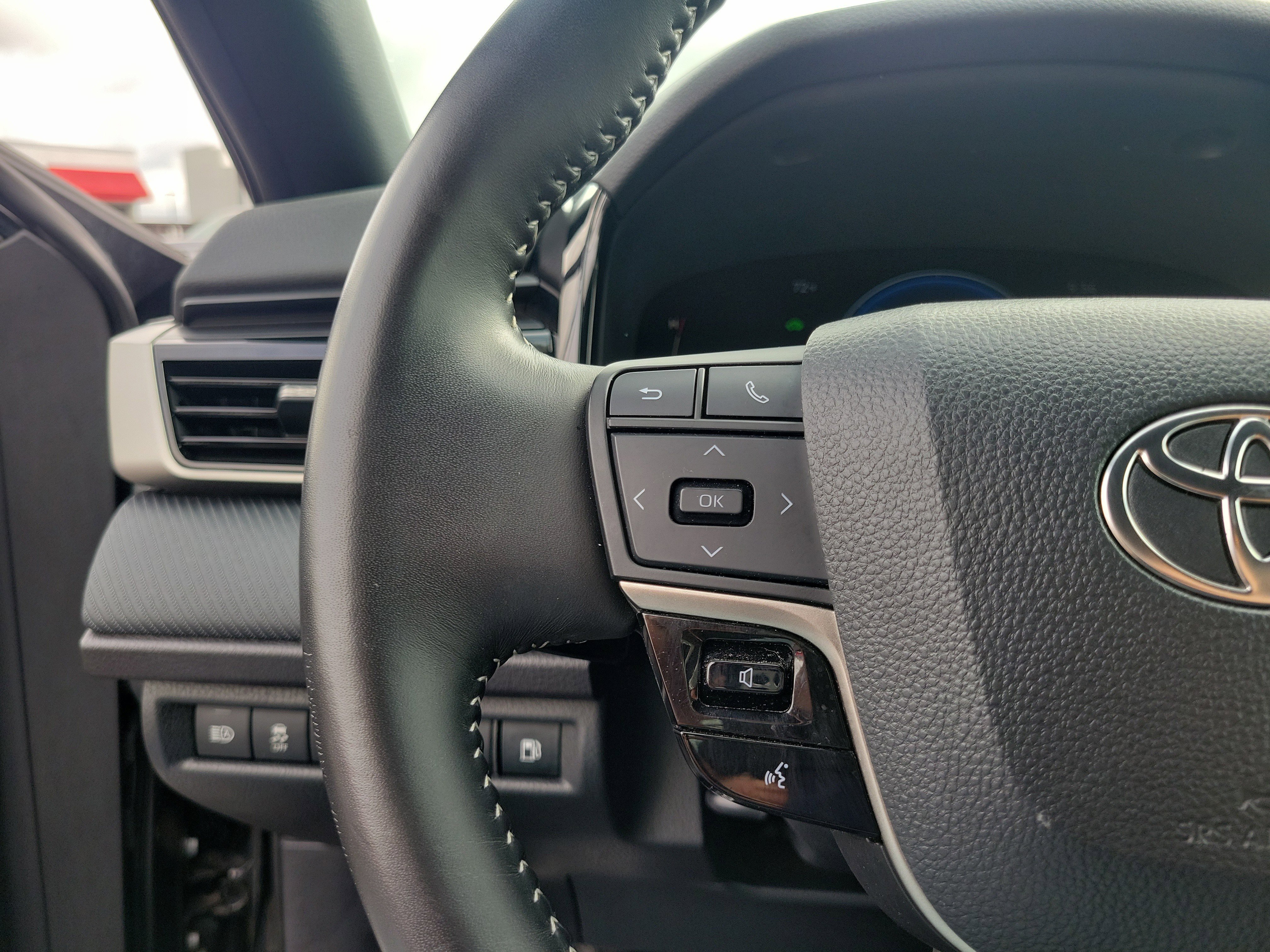 Used 2025 Toyota Camry SE FWD image 22