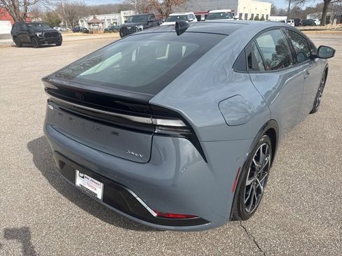 Used 2025 Toyota Prius Plug-In Hybrid image 5