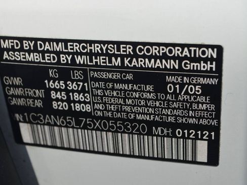 Used 2005 Chrysler Crossfire Limited image 38