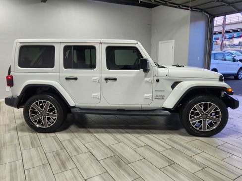 Used 2018 Jeep Wrangler Unlimited Sahara image 6