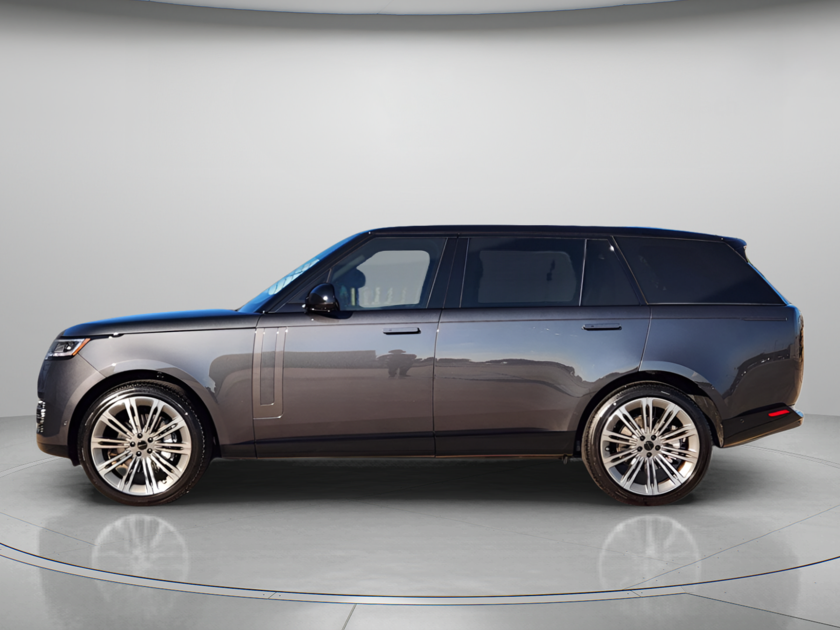 New 2026 Land Rover Range Rover Long Wheelbase SE AWD/4WD image 2