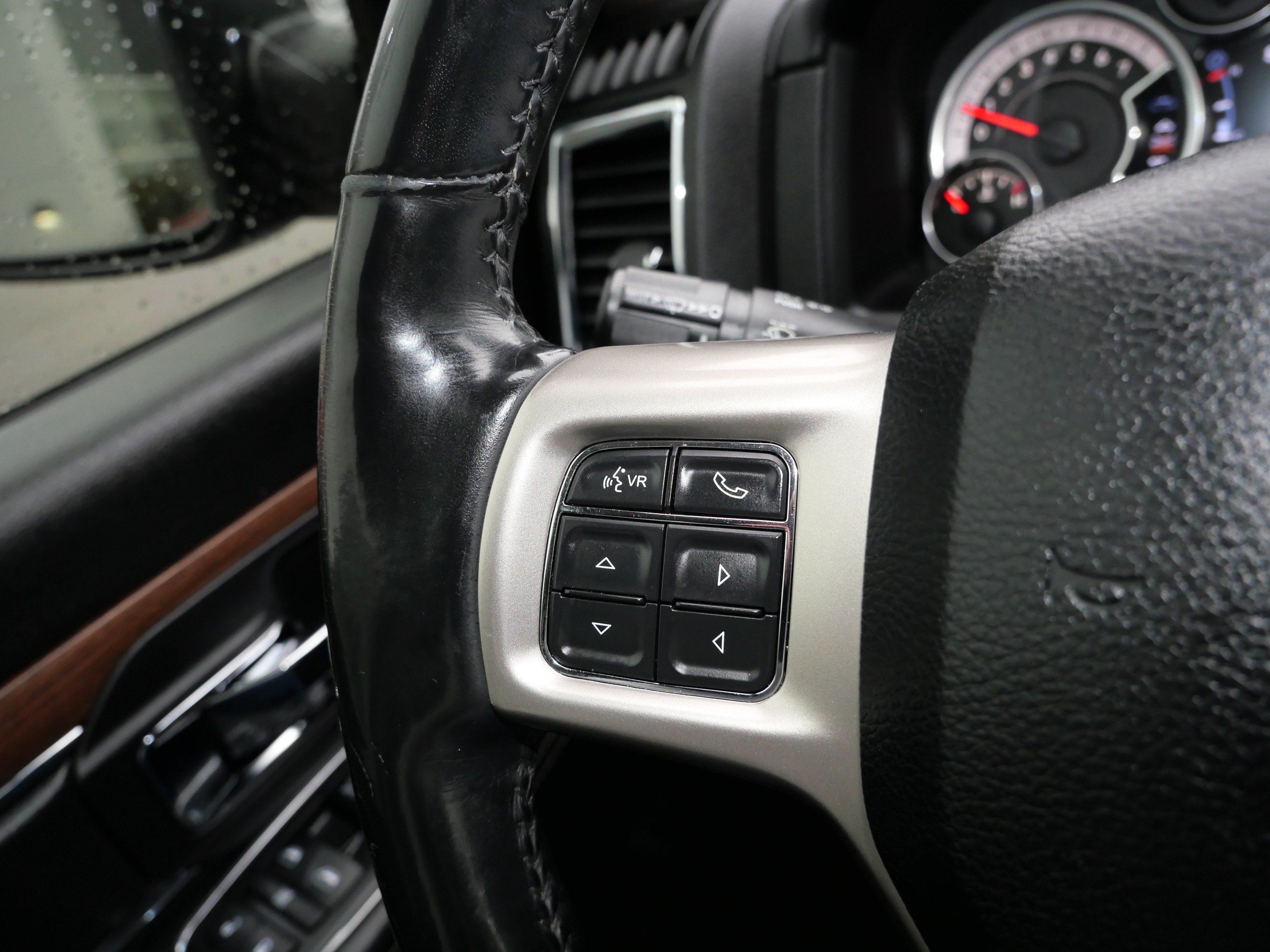 Used 2015 RAM 1500 Laramie w/ Convenience Group AWD/4WD image 26