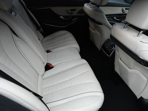 Used 2018 Mercedes-Benz S 560 Sedan image 11