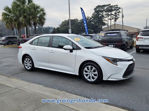 Used 2024 Toyota Corolla LE image 7